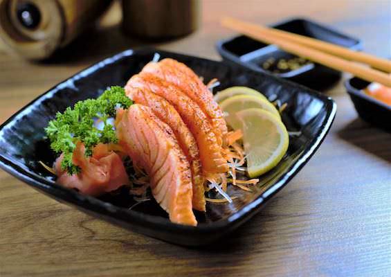Shichimi Seared Salmon Sashimi
